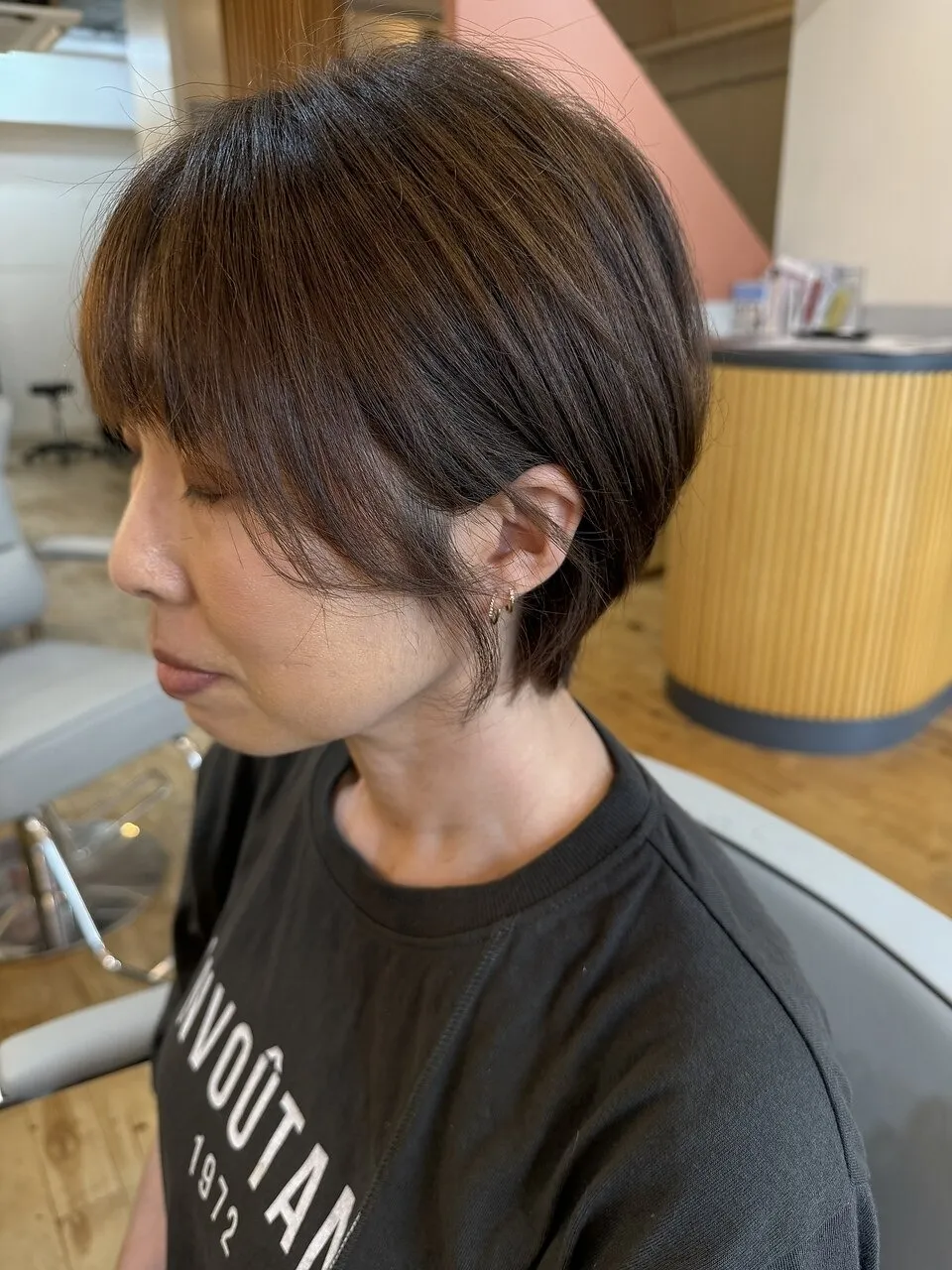 ショートボブ×オリーブベージュ